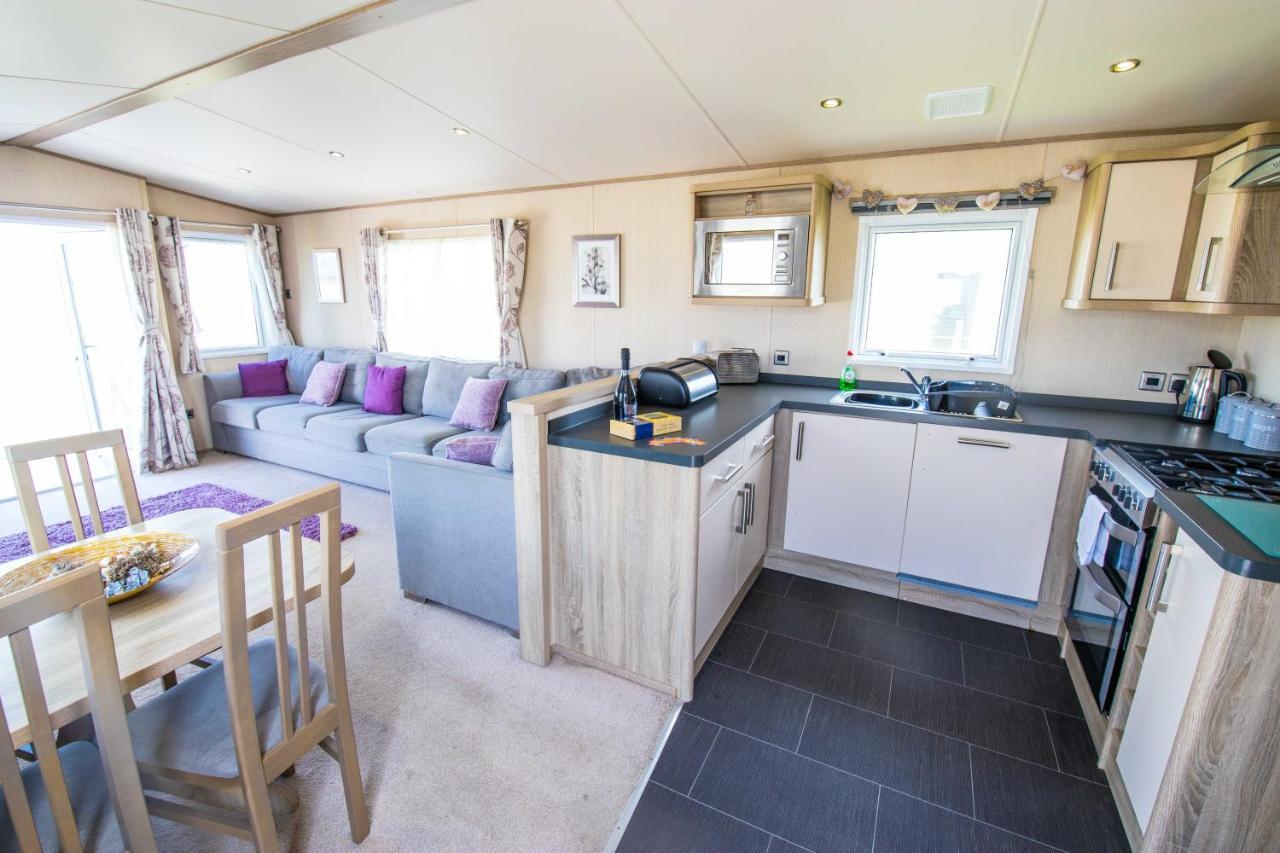 River Lodge Platinum Plus Holiday Home With River Views, Free Wifi & Netflix Camber Exterior photo