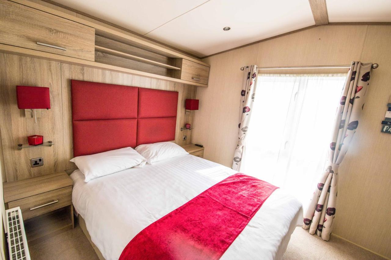 River Lodge Platinum Plus Holiday Home With River Views, Free Wifi & Netflix Camber Exterior photo