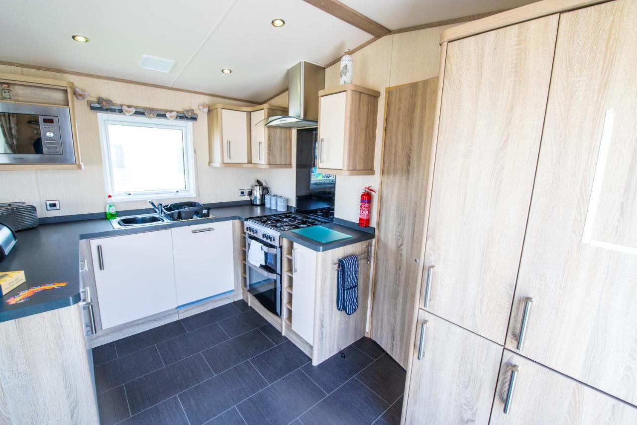 River Lodge Platinum Plus Holiday Home With River Views, Free Wifi & Netflix Camber Exterior photo