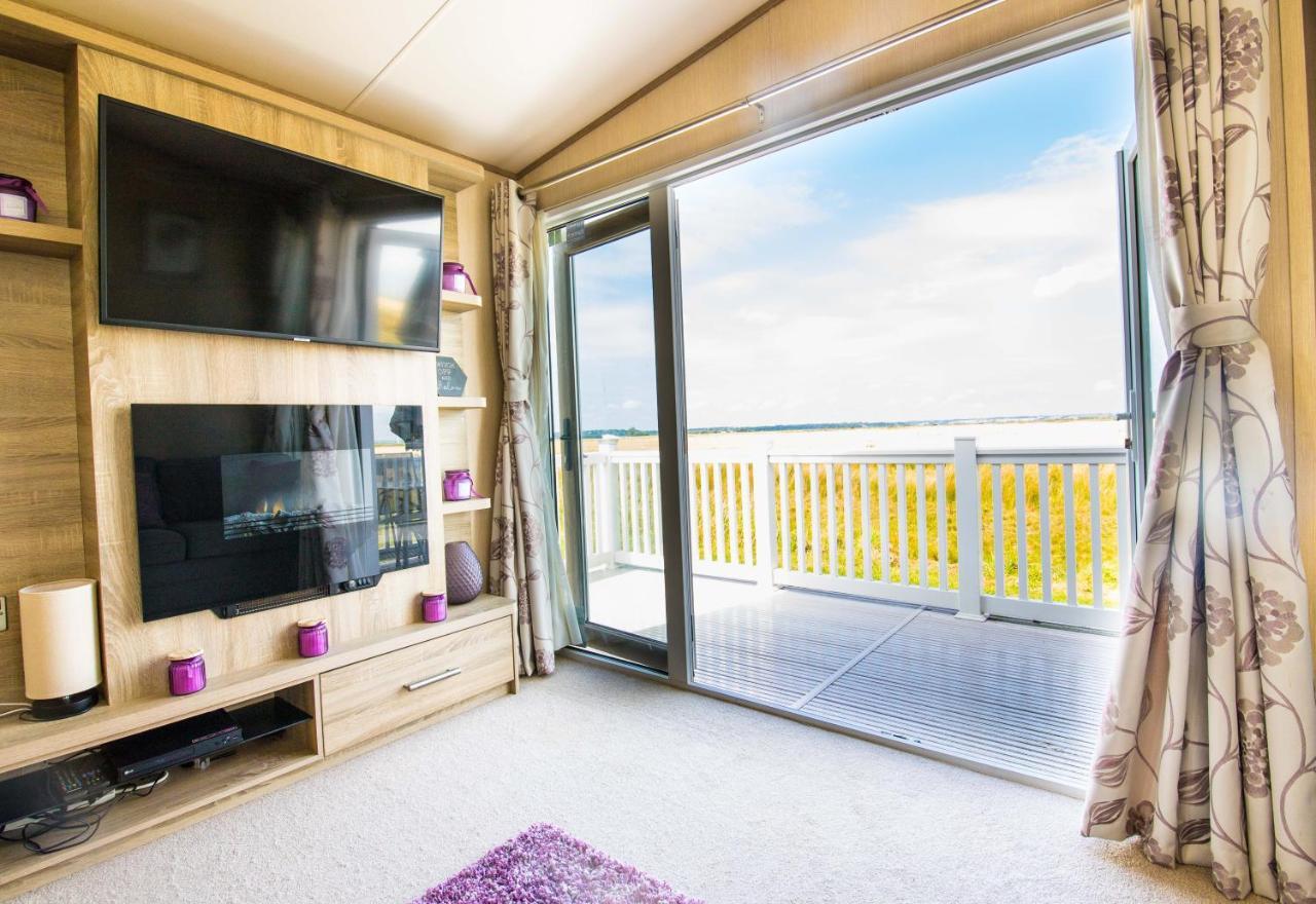 River Lodge Platinum Plus Holiday Home With River Views, Free Wifi & Netflix Camber Exterior photo